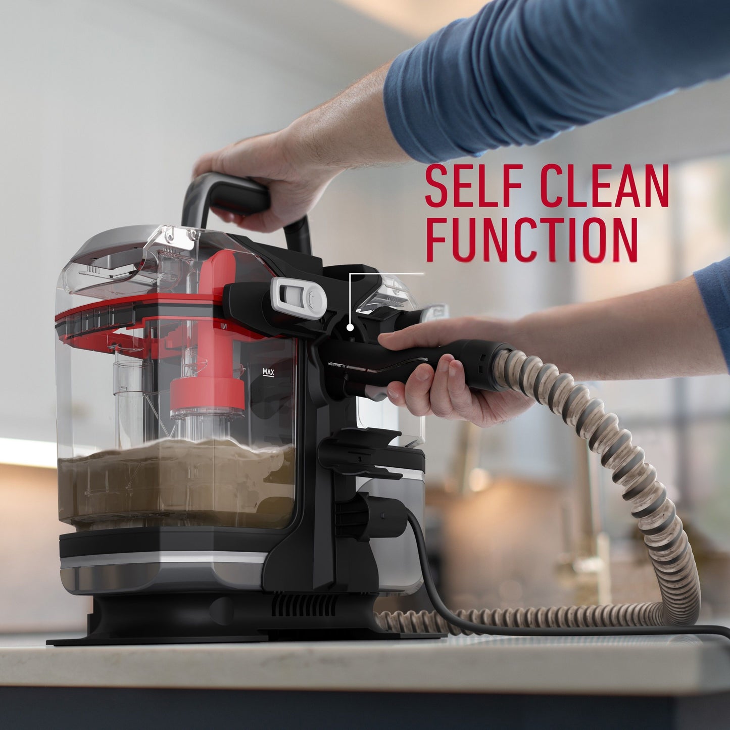 مكنسة Hoover  Cleanslate اللاسلكية لتنظيف البقع (CLSW-CSME)، توفر راحة التنظيف اللاسلكي لسهولة حملها وتنظيف البقع والانسكابات بكل سهولة.